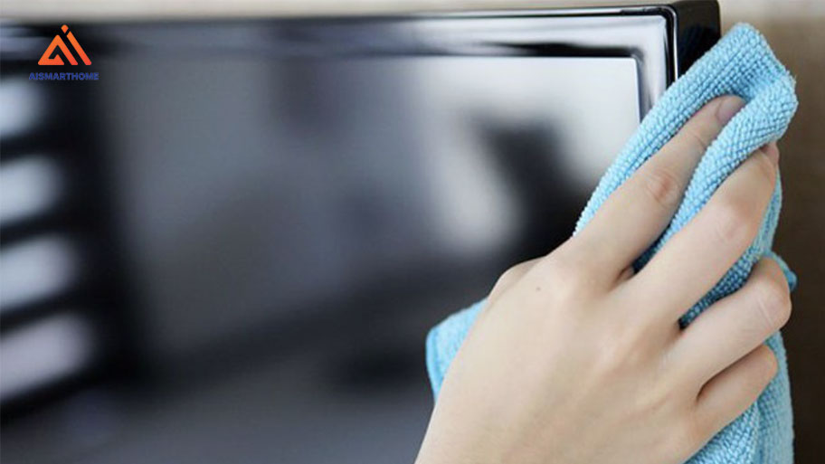 Thực hiện vệ sinh đúng cách giúp bảo trì các thiết bị nhà thông minh hiệu quả hơn