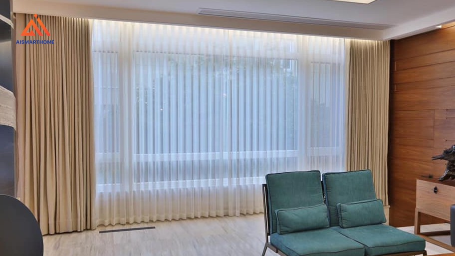 Bộ điều khiển thông minh đóng vai trò tiếp nhận và truyền lệnh đến hệ thống mô tơ