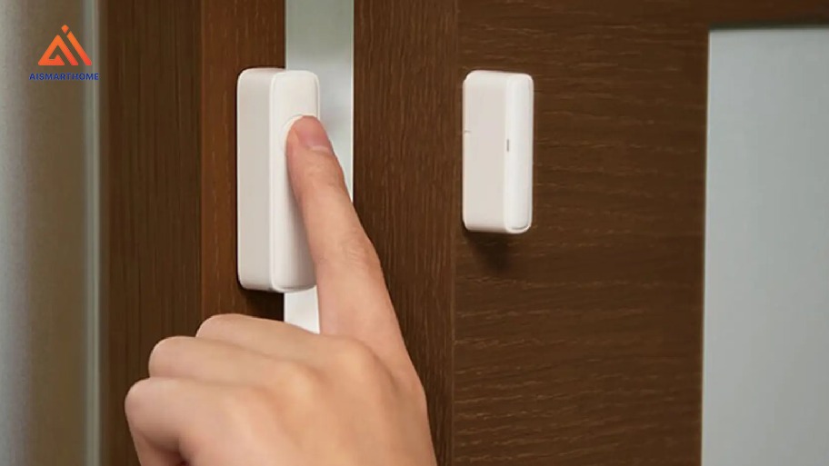 Cảm biến cửa là thiết bị thông minh có khả năng nhận biết trạng thái đóng hoặc mở của cửa
