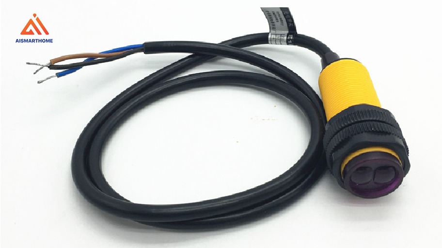 Cảm biến tiệm cận quang hoạt động bằng cách sử dụng ánh sáng, phổ biến nhất là tia hồng ngoại