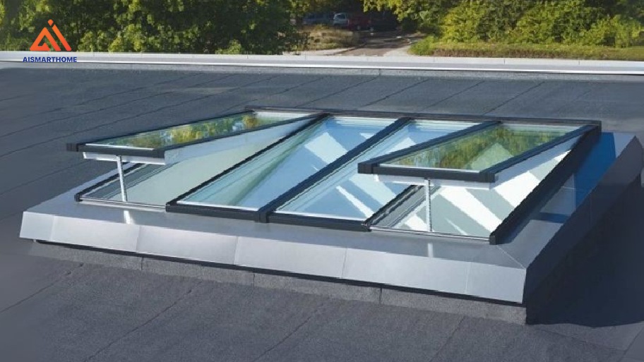 Giếng trời tự động được cấu tạo từ nhiều bộ phận kết hợp với nhau nhằm đảm bảo khả năng lấy sáng, thông gió